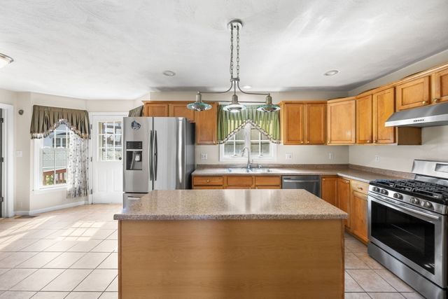 388 Varnum Ave, Lowell, MA 01854