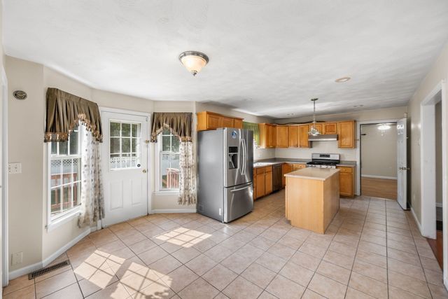 388 Varnum Ave, Lowell, MA 01854