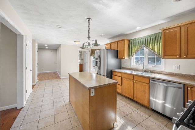 388 Varnum Ave, Lowell, MA 01854