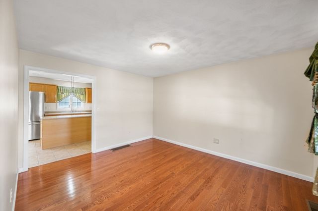 388 Varnum Ave, Lowell, MA 01854