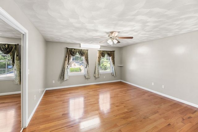 388 Varnum Ave, Lowell, MA 01854