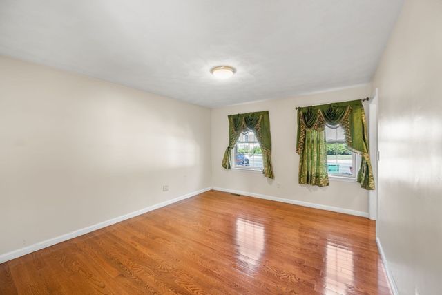 388 Varnum Ave, Lowell, MA 01854