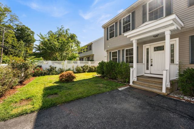 388 Varnum Ave, Lowell, MA 01854