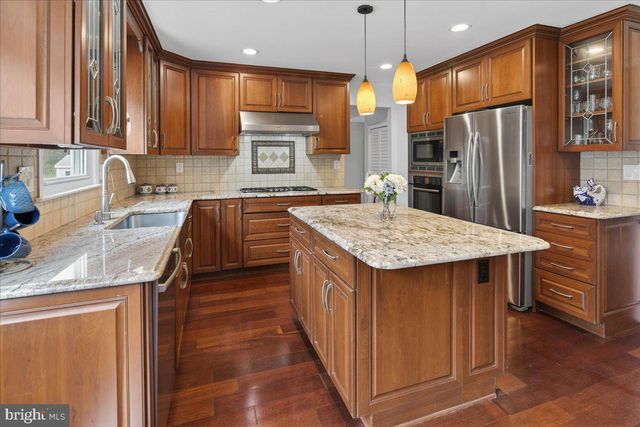 43 SARATOGA DR, West Windsor, NJ 08550