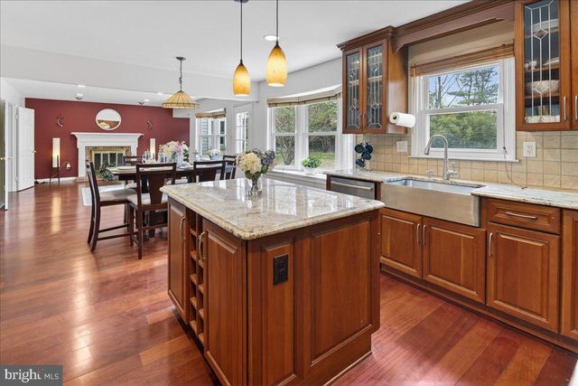 43 SARATOGA DR, West Windsor, NJ 08550