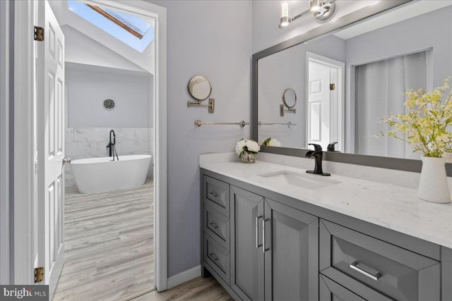 43 SARATOGA DR, West Windsor, NJ 08550