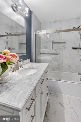 43 SARATOGA DR, West Windsor, NJ 08550