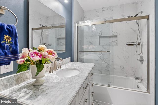 43 SARATOGA DR, West Windsor, NJ 08550