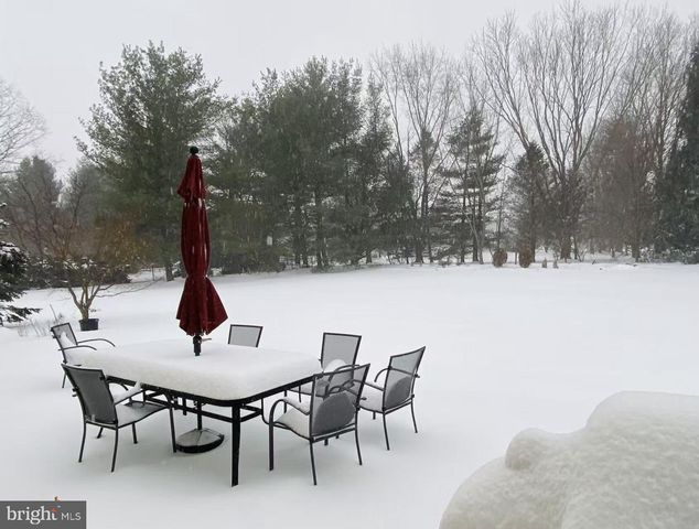 43 SARATOGA DR, West Windsor, NJ 08550