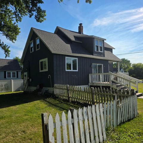 93 State Park Drive, Bay City, MI 48706