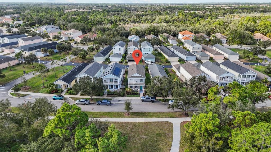 Image 34 of property listing at 12520 SHIMMERING OAK CIRCLE, Venice, FL 34293