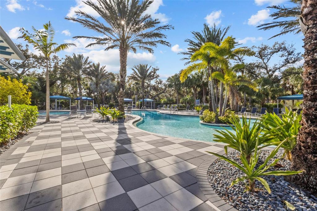 Image 37 of property listing at 12520 SHIMMERING OAK CIRCLE, Venice, FL 34293