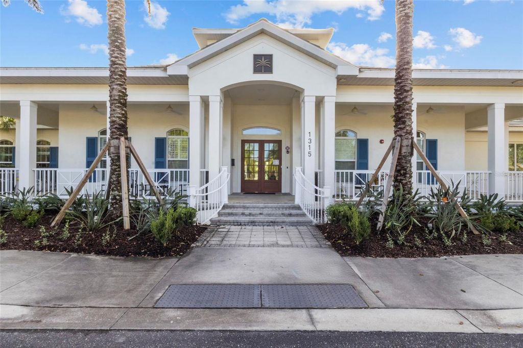 Image 42 of property listing at 12520 SHIMMERING OAK CIRCLE, Venice, FL 34293