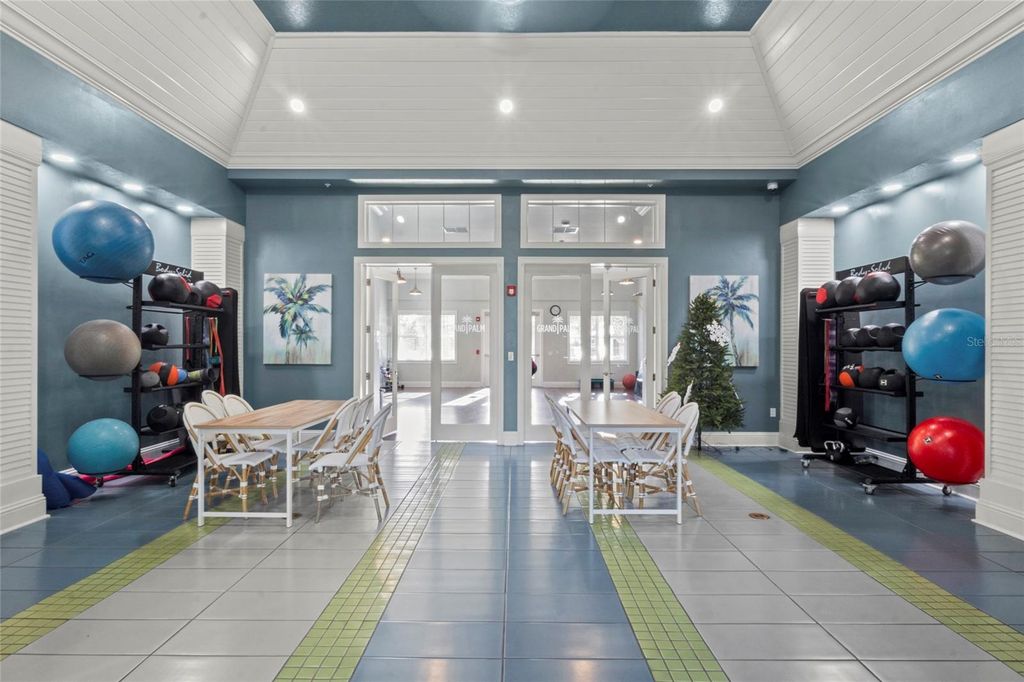 Image 44 of property listing at 12520 SHIMMERING OAK CIRCLE, Venice, FL 34293