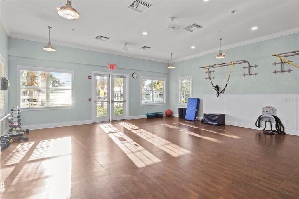 Image 46 of property listing at 12520 SHIMMERING OAK CIRCLE, Venice, FL 34293