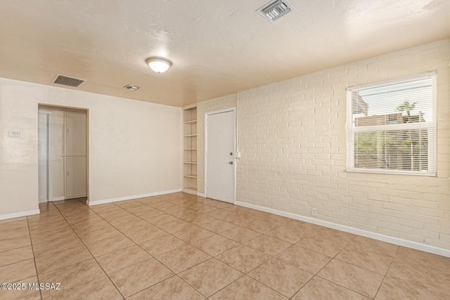 970 N Dodge Boulevard, Tucson, AZ 85716