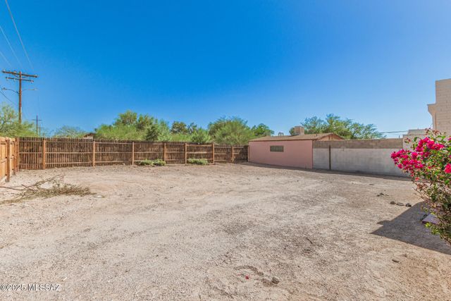 970 N Dodge Boulevard, Tucson, AZ 85716