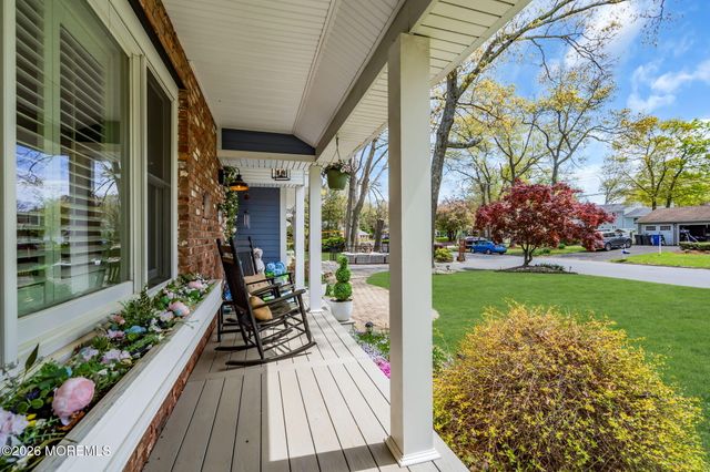 4 Oak Leaf Lane, Toms River, NJ 08755