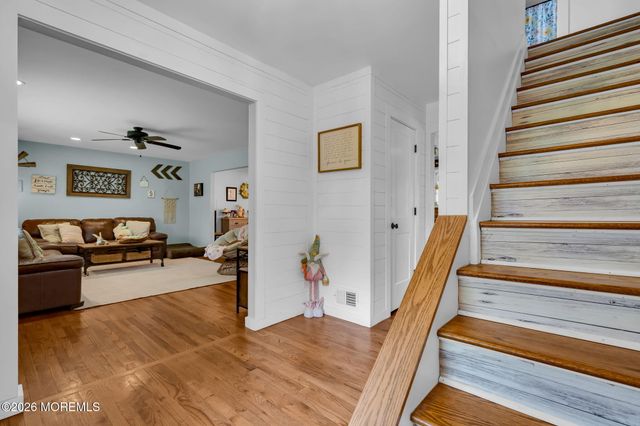 4 Oak Leaf Lane, Toms River, NJ 08755