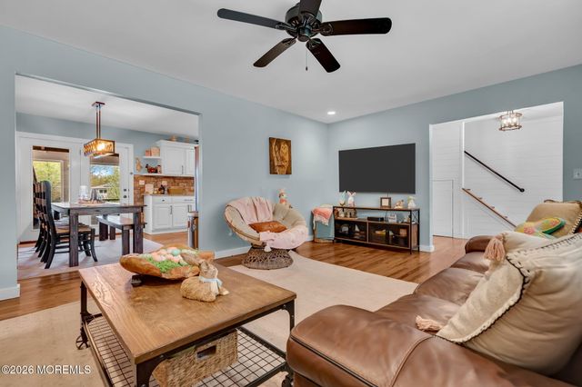 4 Oak Leaf Lane, Toms River, NJ 08755