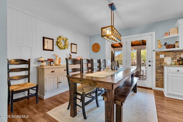 4 Oak Leaf Lane, Toms River, NJ 08755