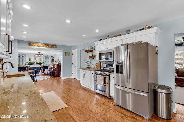 4 Oak Leaf Lane, Toms River, NJ 08755