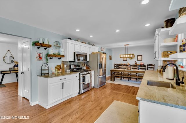 4 Oak Leaf Lane, Toms River, NJ 08755