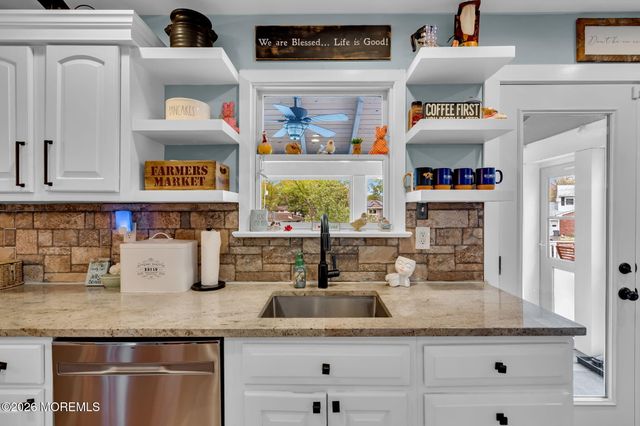 4 Oak Leaf Lane, Toms River, NJ 08755