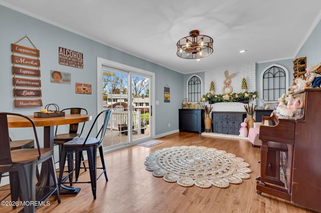 4 Oak Leaf Lane, Toms River, NJ 08755