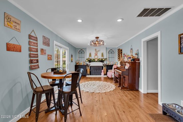 4 Oak Leaf Lane, Toms River, NJ 08755