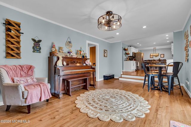 4 Oak Leaf Lane, Toms River, NJ 08755
