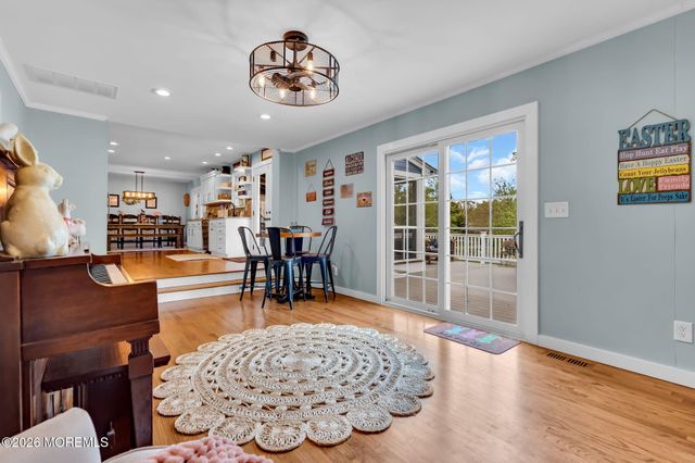 4 Oak Leaf Lane, Toms River, NJ 08755