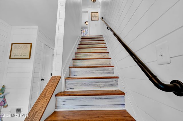 4 Oak Leaf Lane, Toms River, NJ 08755