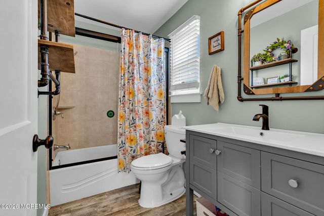 4 Oak Leaf Lane, Toms River, NJ 08755