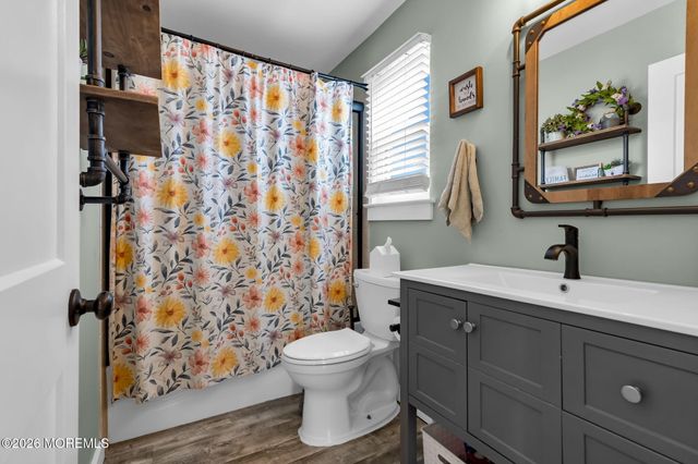 4 Oak Leaf Lane, Toms River, NJ 08755