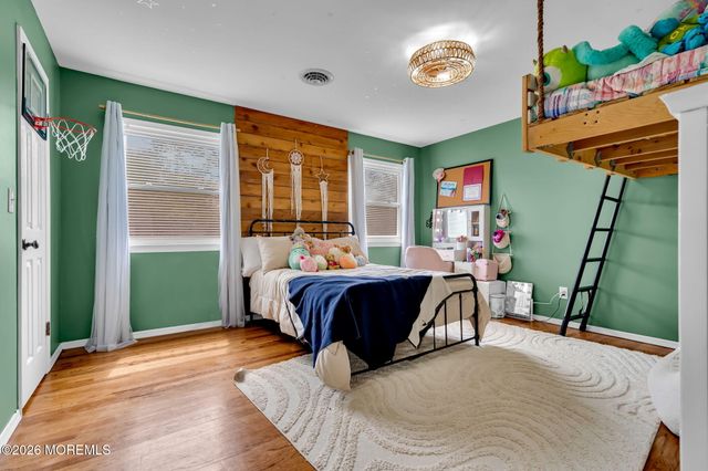 4 Oak Leaf Lane, Toms River, NJ 08755