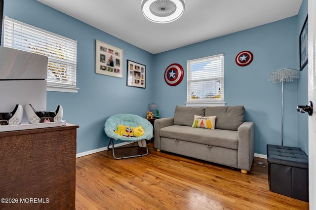 4 Oak Leaf Lane, Toms River, NJ 08755