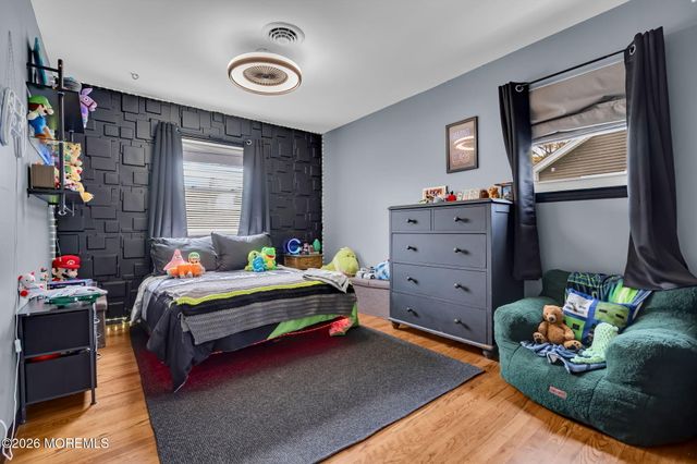 4 Oak Leaf Lane, Toms River, NJ 08755