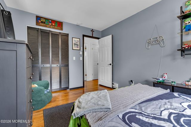 4 Oak Leaf Lane, Toms River, NJ 08755