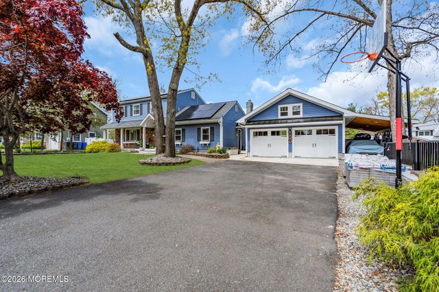 4 Oak Leaf Lane, Toms River, NJ 08755