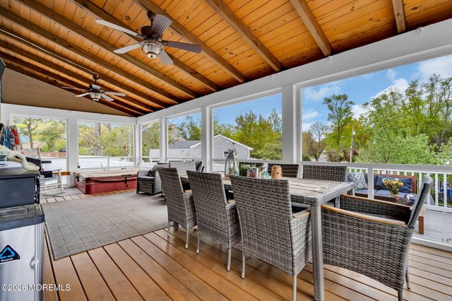 4 Oak Leaf Lane, Toms River, NJ 08755