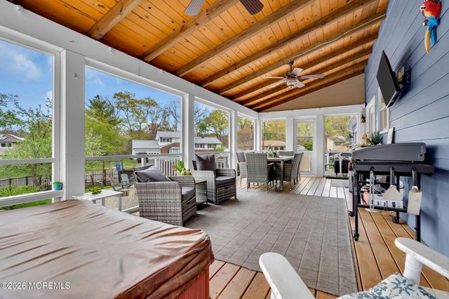 4 Oak Leaf Lane, Toms River, NJ 08755