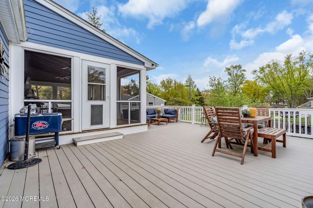 4 Oak Leaf Lane, Toms River, NJ 08755