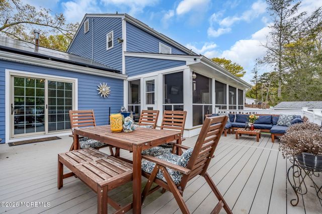 4 Oak Leaf Lane, Toms River, NJ 08755