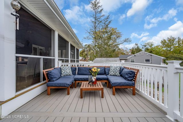 4 Oak Leaf Lane, Toms River, NJ 08755