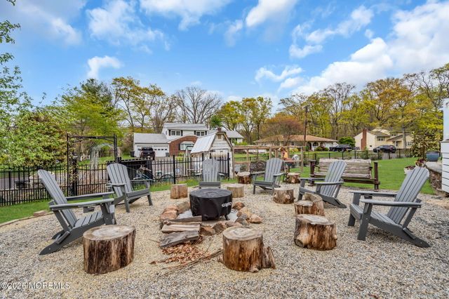 4 Oak Leaf Lane, Toms River, NJ 08755