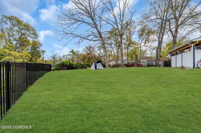 4 Oak Leaf Lane, Toms River, NJ 08755