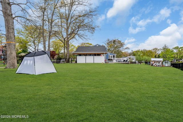 4 Oak Leaf Lane, Toms River, NJ 08755