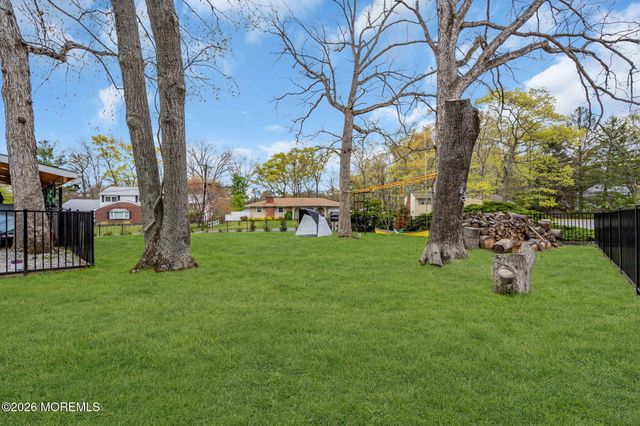 4 Oak Leaf Lane, Toms River, NJ 08755