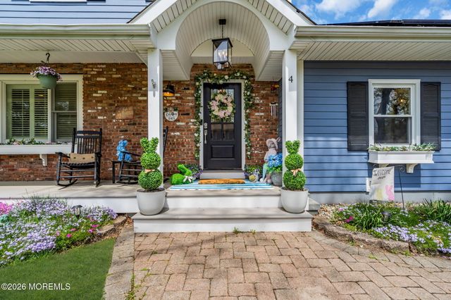 4 Oak Leaf Lane, Toms River, NJ 08755